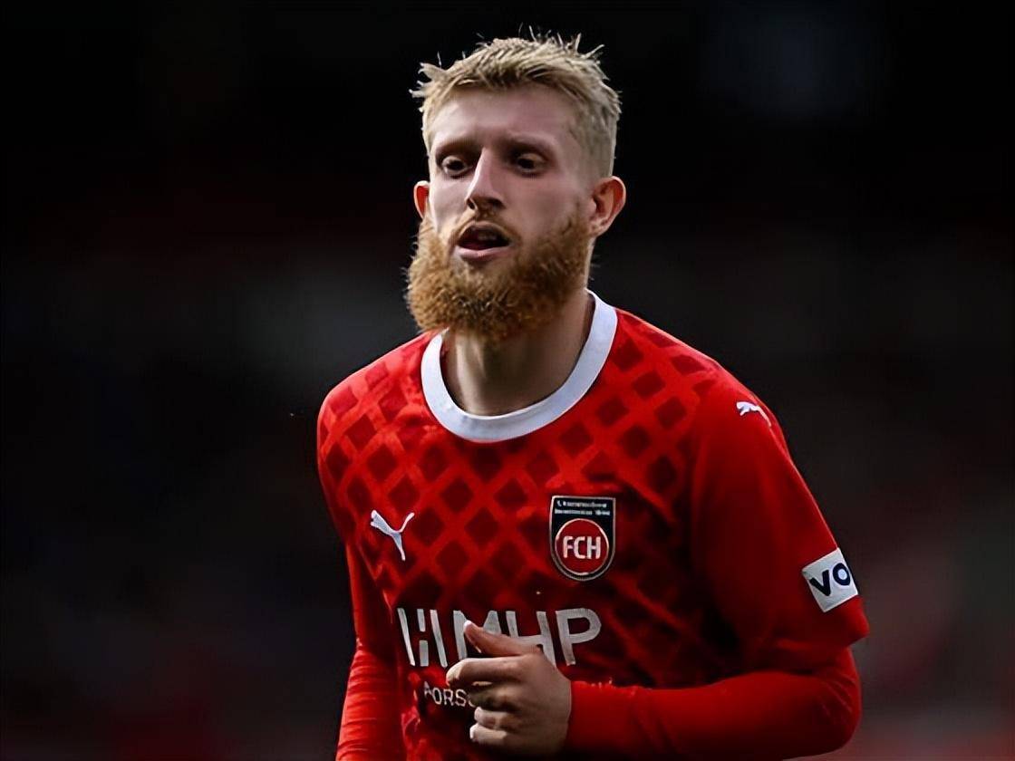 英雄联盟s15-马赛转会期再遭质疑，志在德国杯名次提升，气氛紧张，年轻球员得到机会的简单介绍