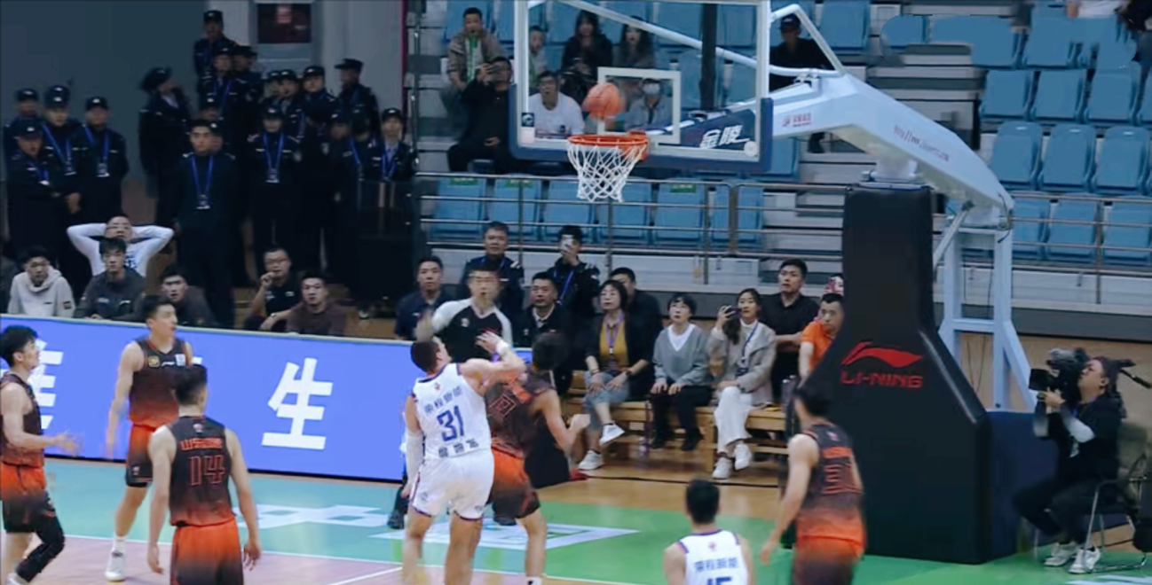 英雄联盟2025总决赛-加时末段欧篮联焦点战，勒沃库森绝杀压哨，目标明确，心理建设被强调(拜仁62大胜勒沃库森)