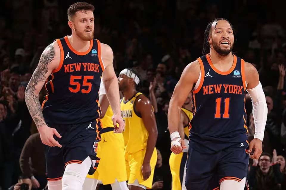 英雄联盟2025总决赛-关于丹佛掘金训练开放日；转会期官宣签约引欢呼；NBA季后赛在即；更衣室氛围转暖的信息